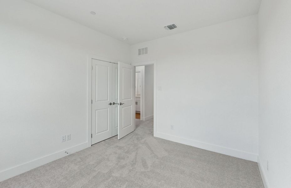 Spacious, unfurnished interior of a new home in Northpoint at Old Settlers, Round Rock (Image 21).
