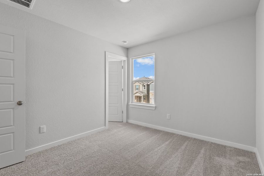 Spacious, unfurnished interior of a new home in Senna, Leon Valley (Image 15).