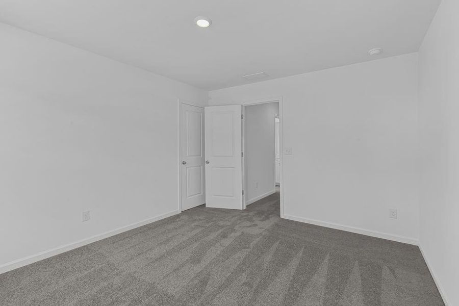 Spacious, unfurnished interior of a new home in Falls Creek, Flowery Branch (Image 14).