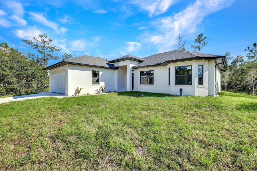 Exterior details and patio area of a home in , Lehigh Acres (Image 3).