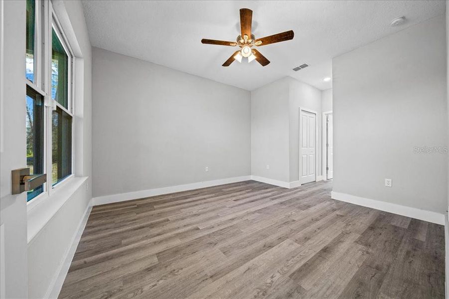 Spacious, unfurnished interior of a new home in , Ocala (Image 41).