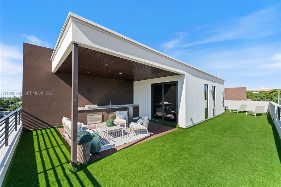 Exterior details and patio area of a home in , Fort Lauderdale (Image 21).