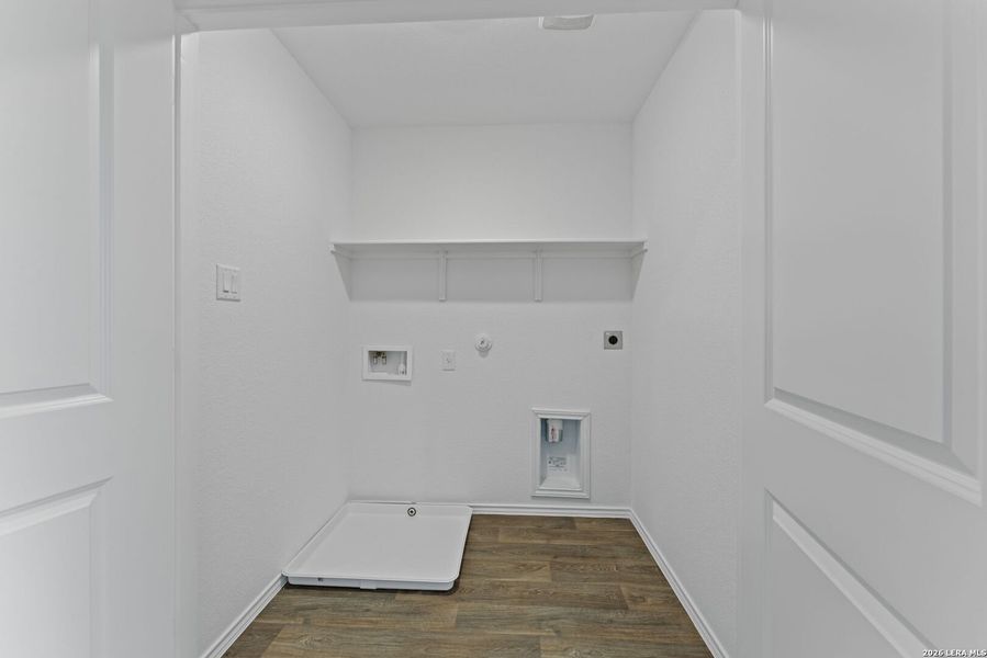 Spacious, unfurnished interior of a new home in Avenida, Converse (Image 8).