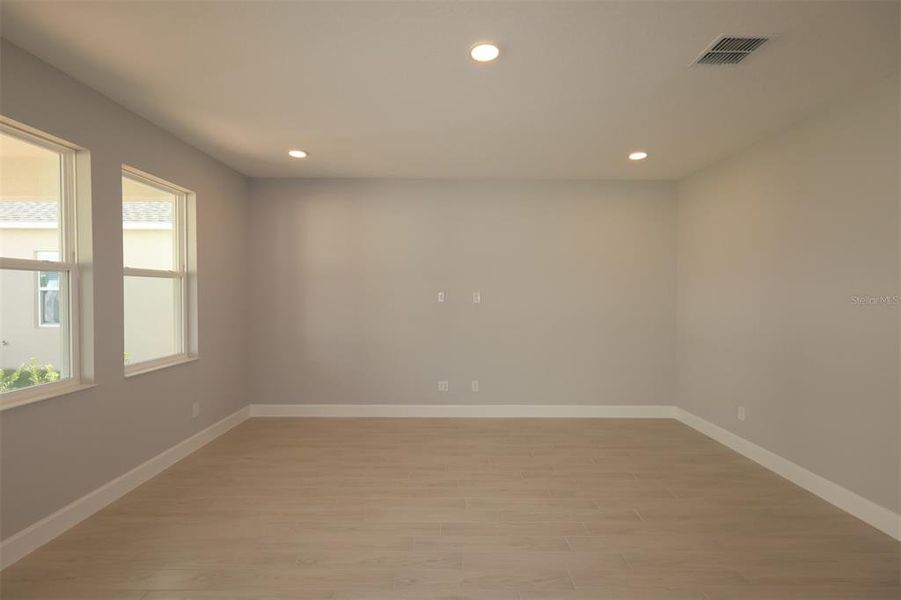 Spacious, unfurnished interior of a new home in Eden at Crossprairie, St. Cloud (Image 25).