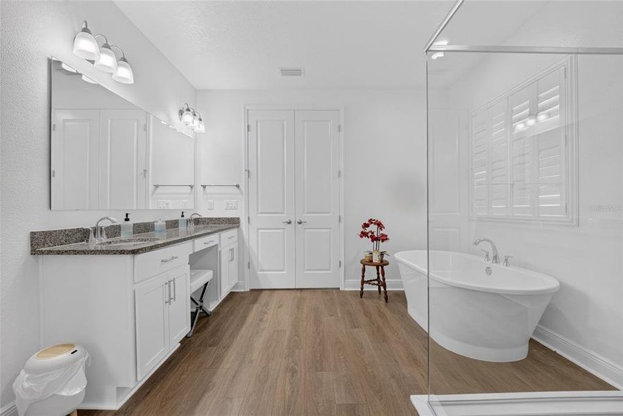 Furnished interior view inside a new home in , Alachua (Image 28).