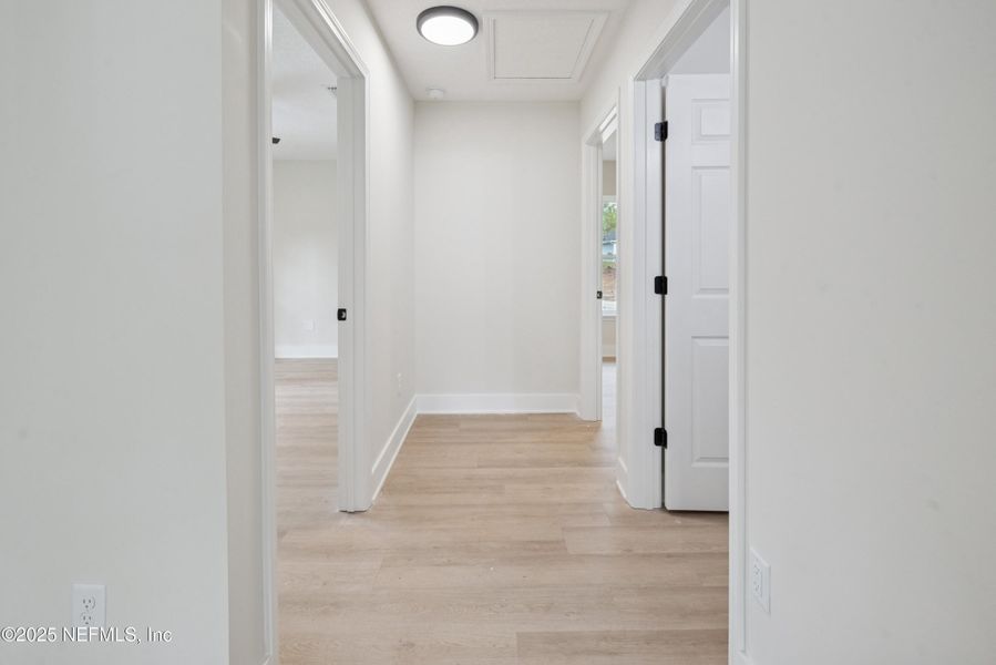 Spacious, unfurnished interior of a new home in , Florahome (Image 33).