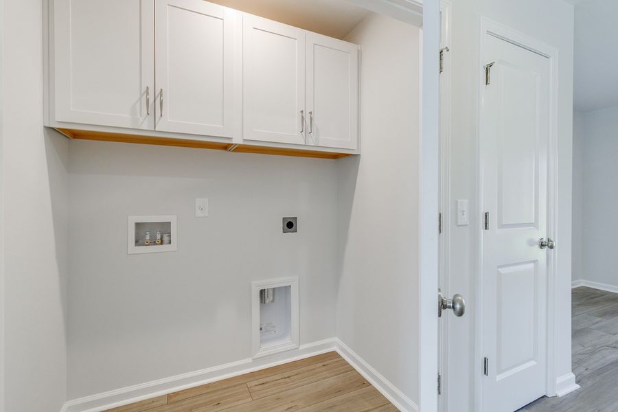 Spacious, unfurnished interior of a new home in Astoria, Columbia (Image 21).