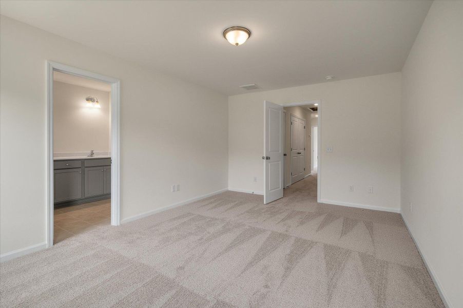 Spacious, unfurnished interior of a new home in The Landings at Montague, Goose Creek (Image 33).