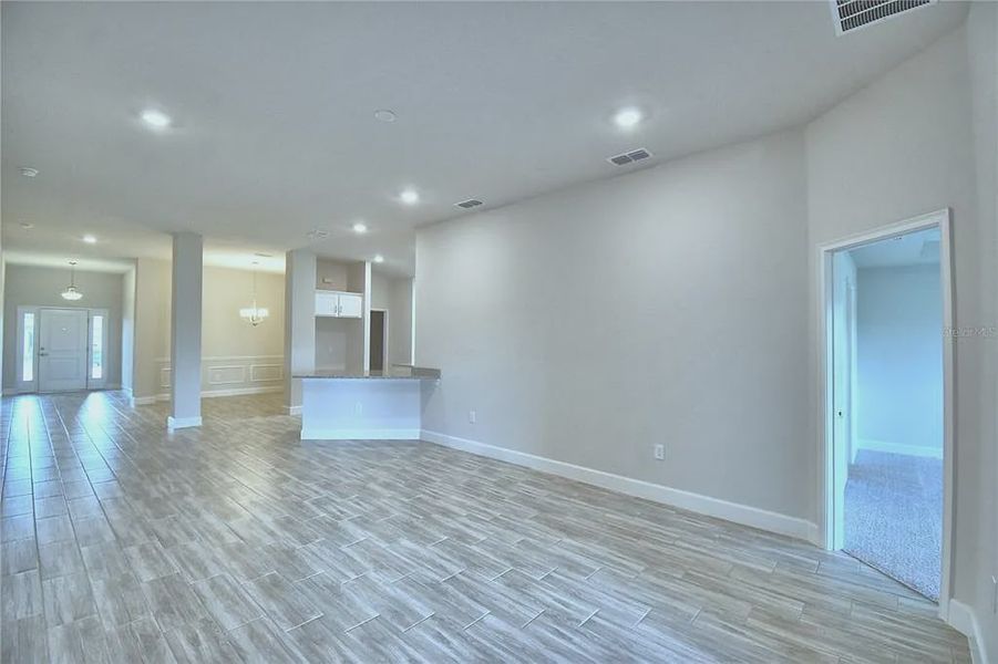 Spacious, unfurnished interior of a new home in Lake Juliana Estates, Auburndale (Image 27).