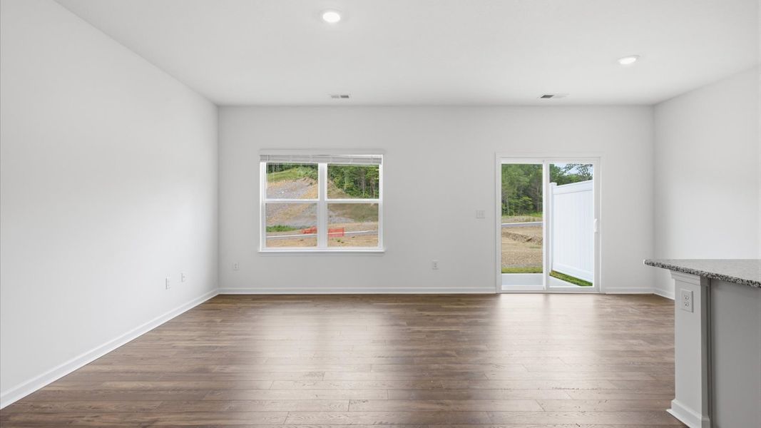 Spacious, unfurnished interior of a new home in Cherokee Crossing, Kodak (Image 12).