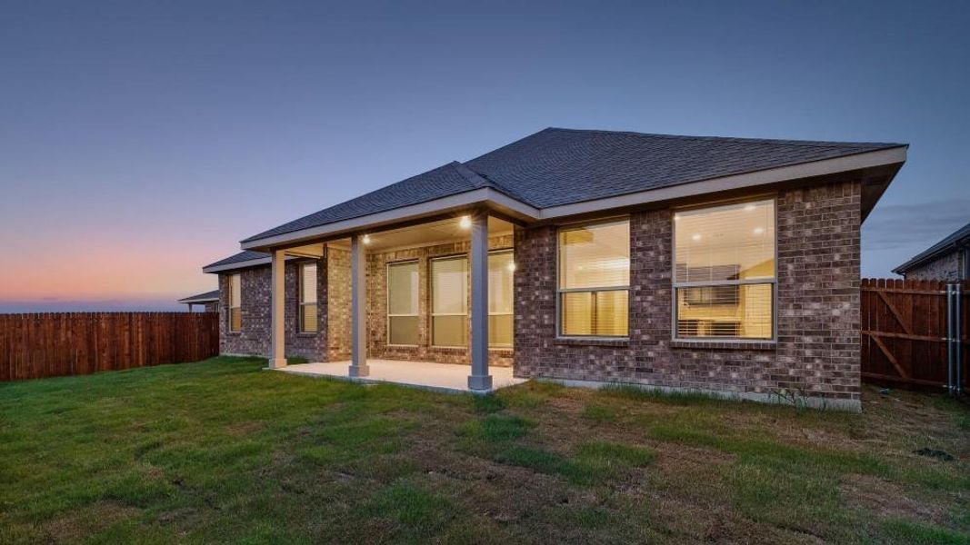 Exterior details and patio area of a home in Lakeview Pointe, Grand Prairie (Image 20).