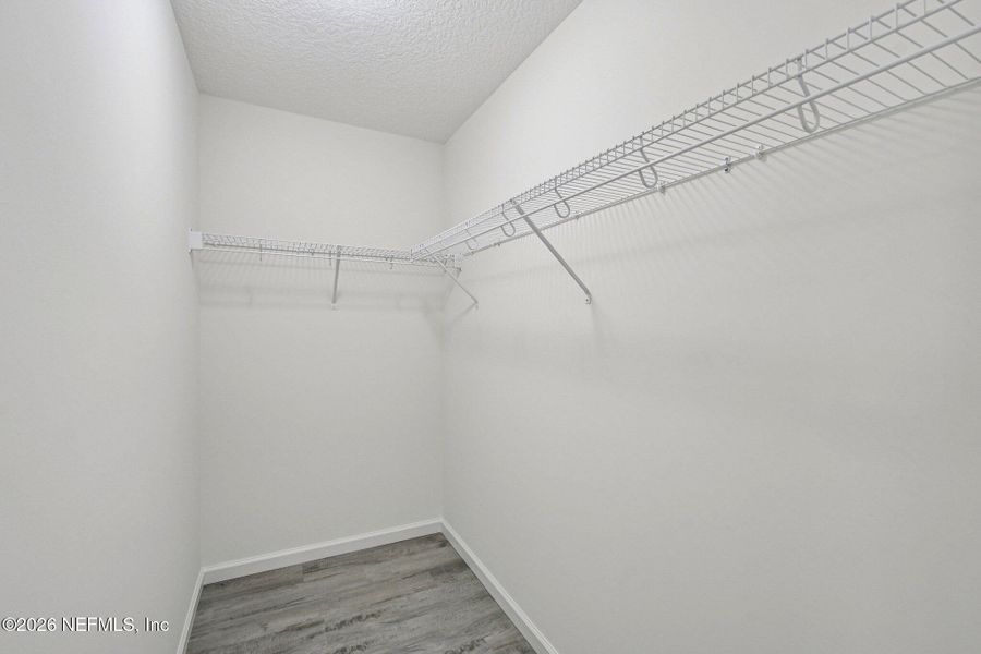 Spacious, unfurnished interior of a new home in , Middleburg (Image 48).