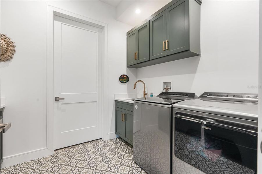 Furnished interior view inside a new home in , Land O' Lakes (Image 51).