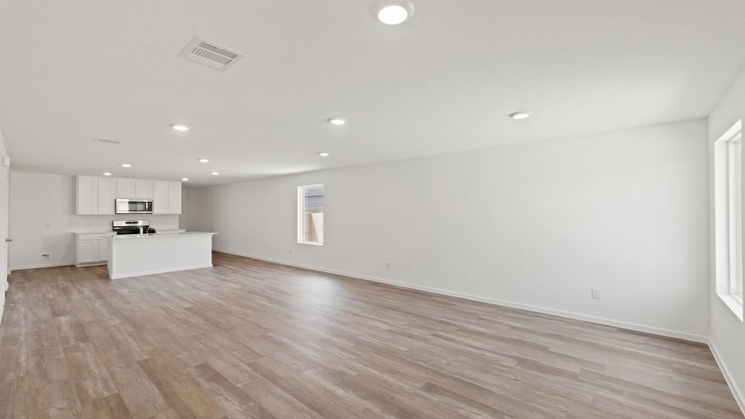 Representative unfurnished interior of a home built from the Barton by D.R. Horton in Lake Conroe Cove, Willis (Image 14).