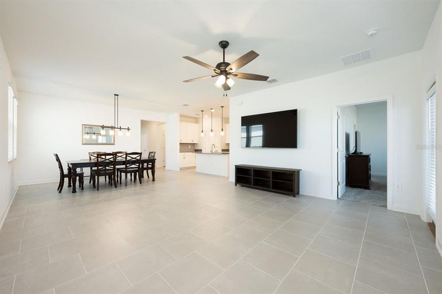 Furnished interior view inside a new home in Tohoqua, Kissimmee (Image 8).