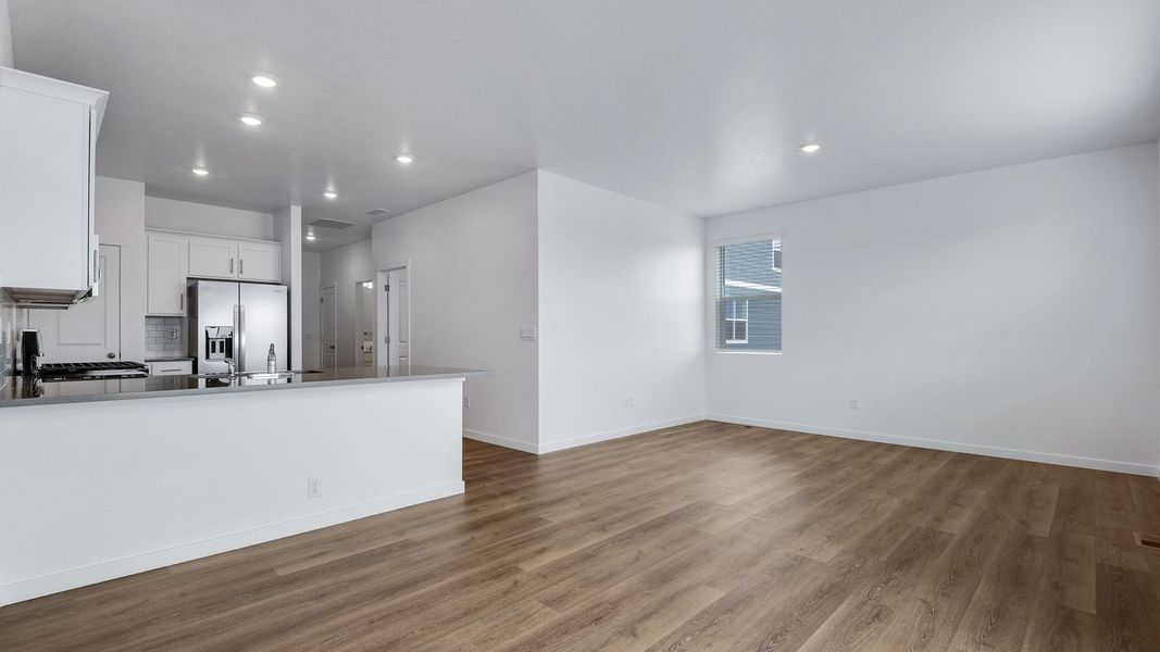 Spacious, unfurnished interior of a new home in Silver Peaks, Lochbuie (Image 9).