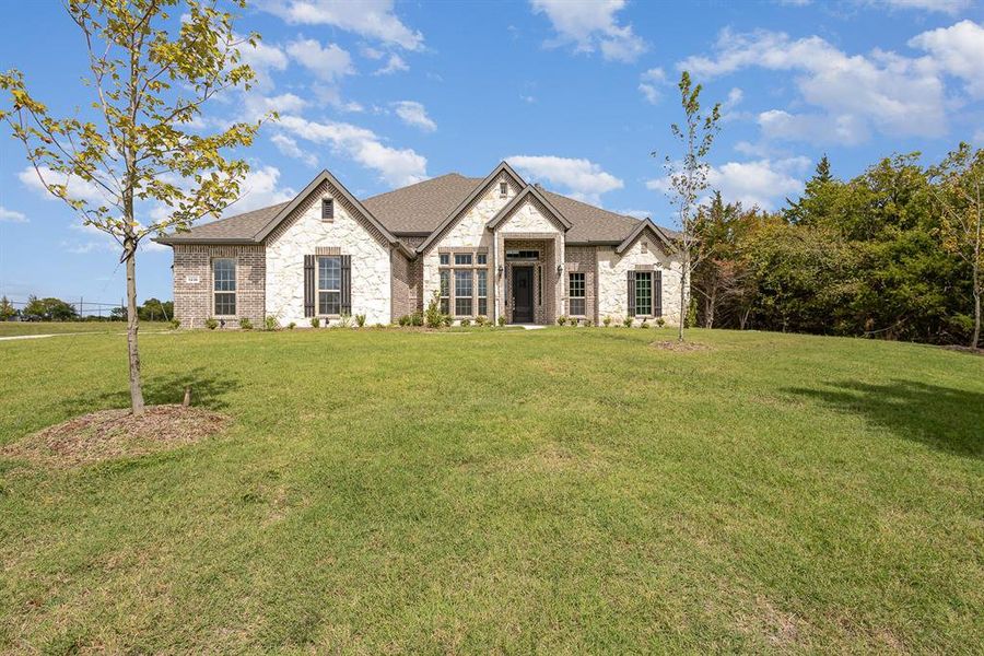 View of front of property featuring a front lawn