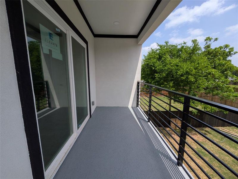Exterior details and patio area of a home in , Dallas (Image 4).