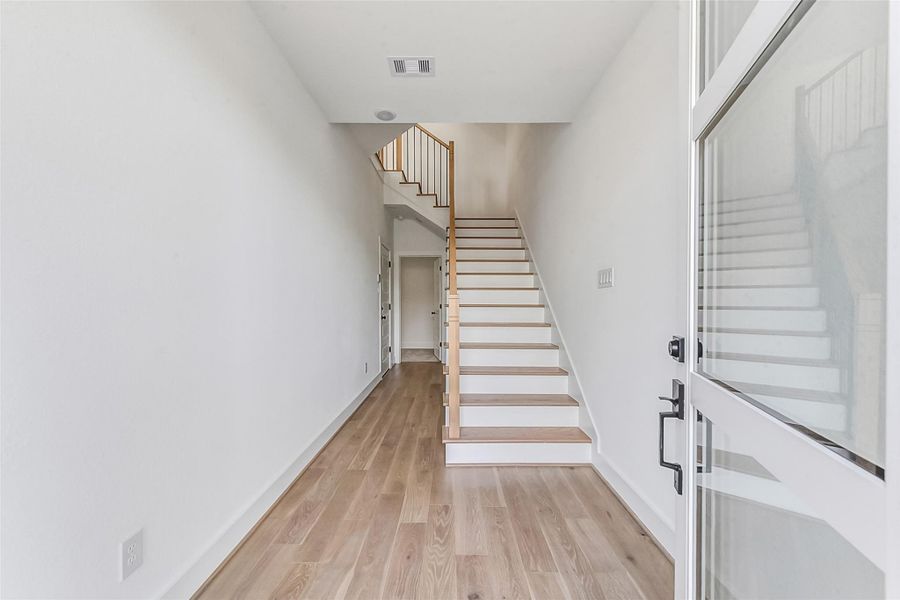 Spacious, unfurnished interior of a new home in , Houston (Image 14).