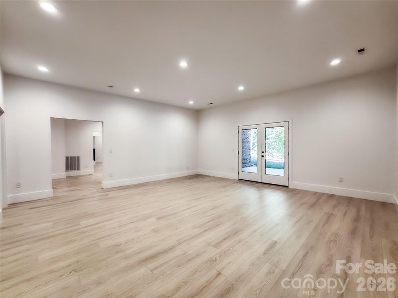 Spacious, unfurnished interior of a new home in , Hickory (Image 41).