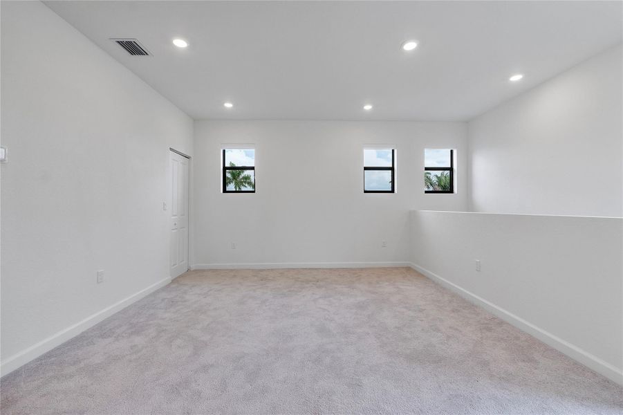 Spacious, unfurnished interior of a new home in , Dania Beach (Image 27). Spacious, unfurnished interior of a new home in , Dania Beach (Image 27).