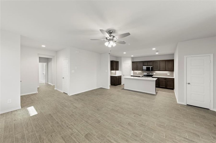 10. 1617 Meadow Crest - Family (3) 10. 1617 Meadow Crest - Family (3)