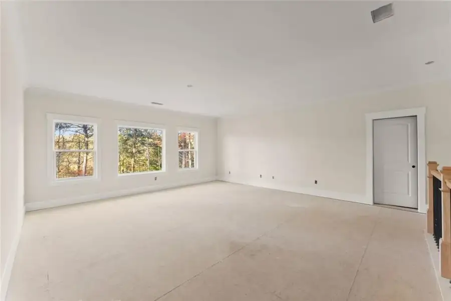 Spacious, unfurnished interior of a new home in , Dawsonville (Image 11).
