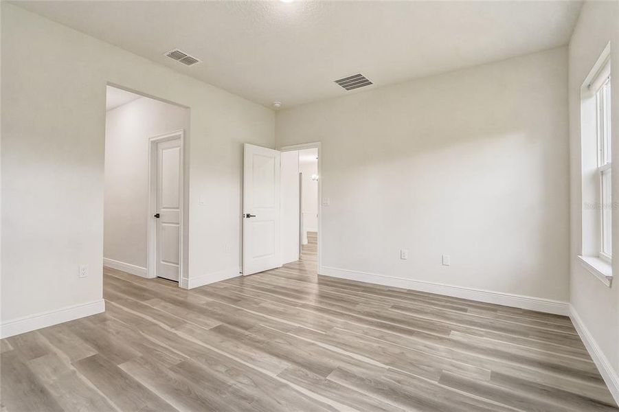 Spacious, unfurnished interior of a new home in , Ocala (Image 17).