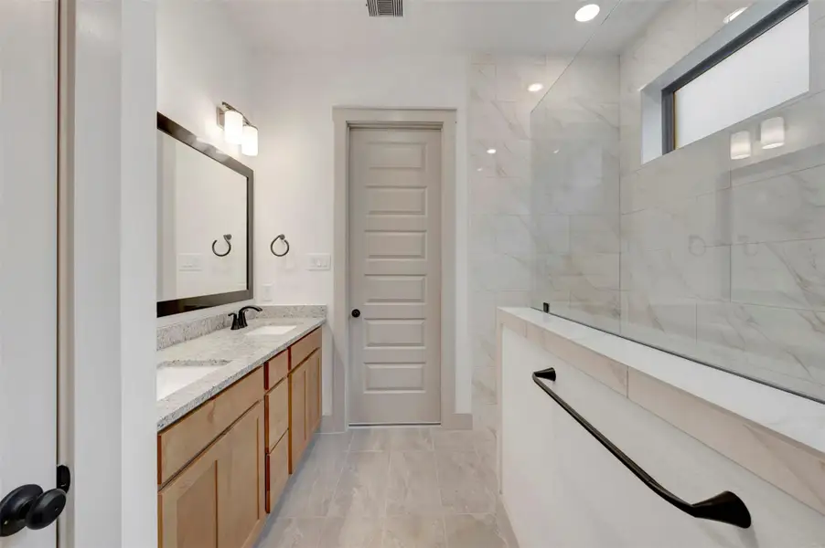 Furnished interior view inside a new home in The Highlands 40', Porter (Image 9).