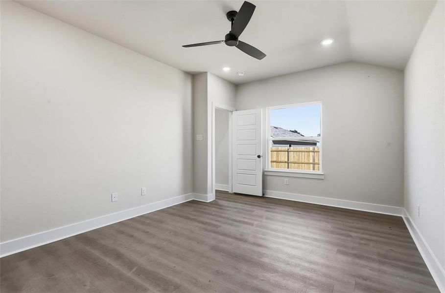 Spacious, unfurnished interior of a new home in , Tolar (Image 31).