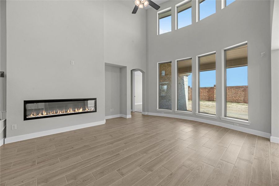 Representative image. Features, selections and colors may vary.