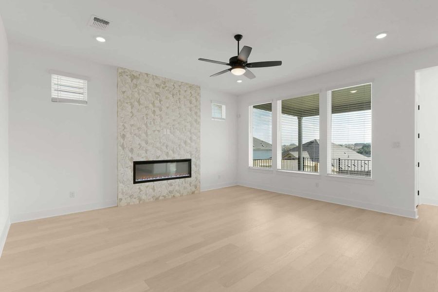 Spacious, unfurnished interior of a new home in Lariat, Liberty Hill (Image 10).