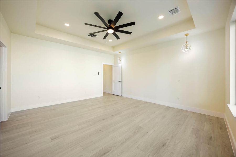 Spacious, unfurnished interior of a new home in , Houston (Image 14).