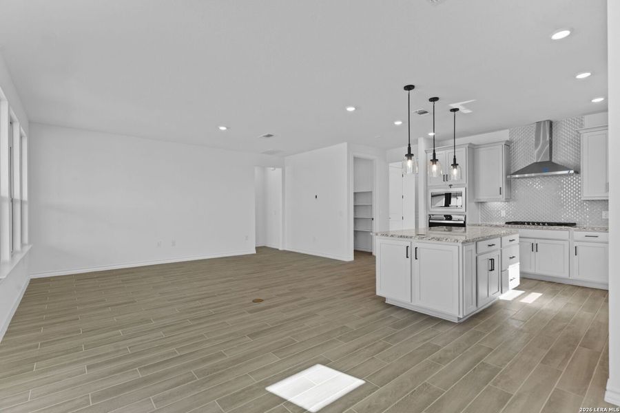 Spacious, unfurnished interior of a new home in Del Webb New Braunfels at Veramendi, New Braunfels (Image 22).