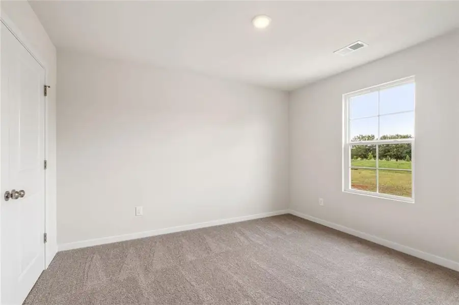 Spacious, unfurnished interior of a new home in Walker Grove, McDonough (Image 14).