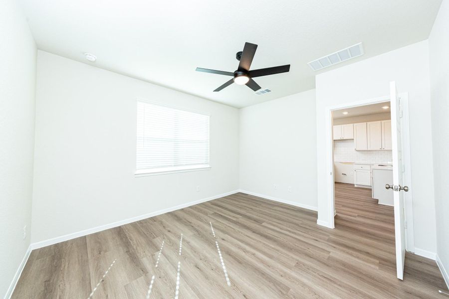 Spacious, unfurnished interior of a new home in Bammel Oaks, Houston (Image 13). Spacious, unfurnished interior of a new home in Bammel Oaks, Houston (Image 13).