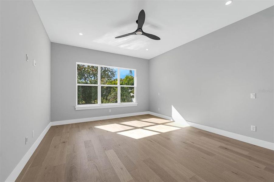 Spacious, unfurnished interior of a new home in , Winter Park (Image 25).