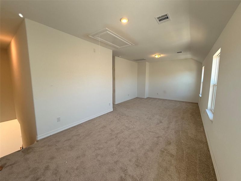 Spacious, unfurnished interior of a new home in Wildrye, Waller (Image 10).