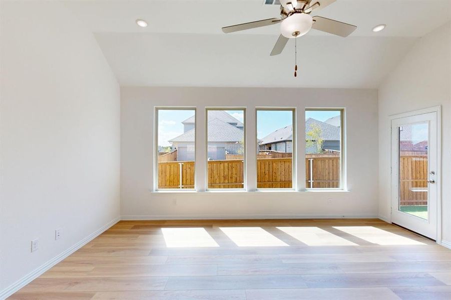 Spacious, unfurnished interior of a new home in Tarrytown, Crowley (Image 26).