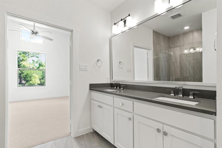 020-8513DelRioTrail-Rowlett-TX-75089-PrimaryBathroom.jpg-SMALL