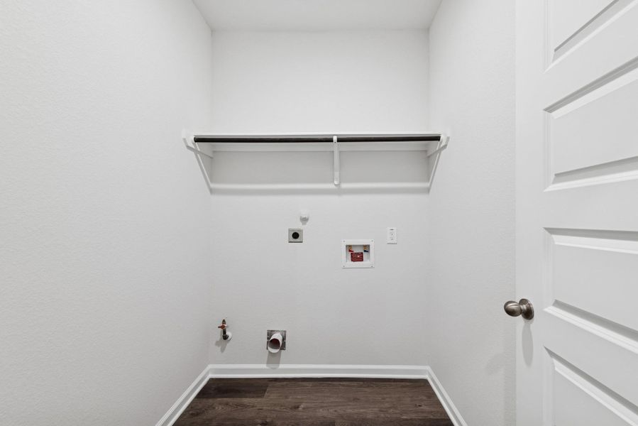 Spacious, unfurnished interior of a new home in Sierra Vista, Rosharon (Image 27).