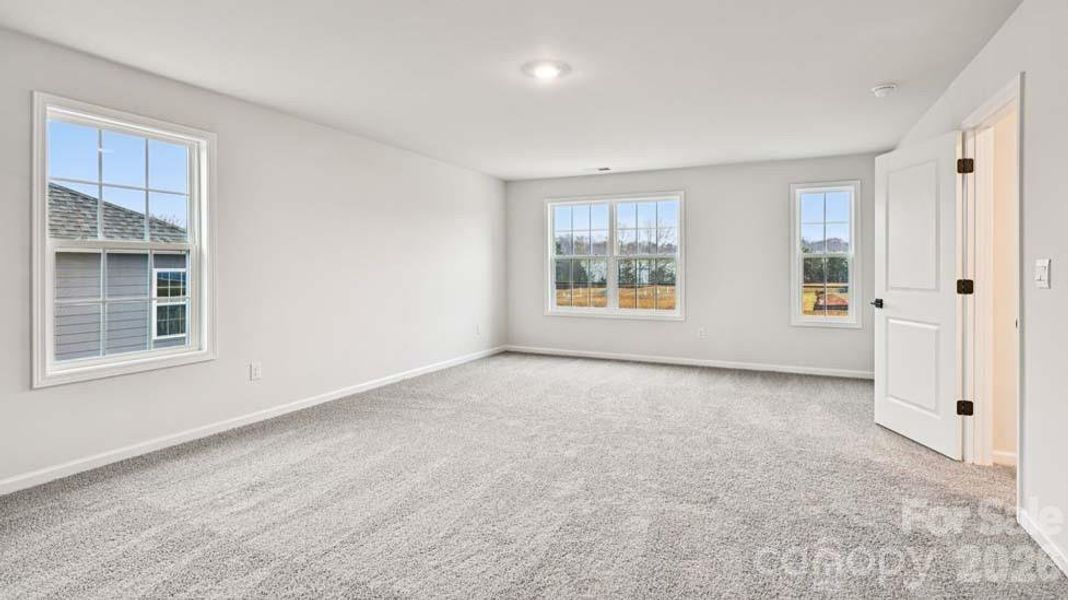 Spacious, unfurnished interior of a new home in Sylvan Creek, Denver (Image 21).