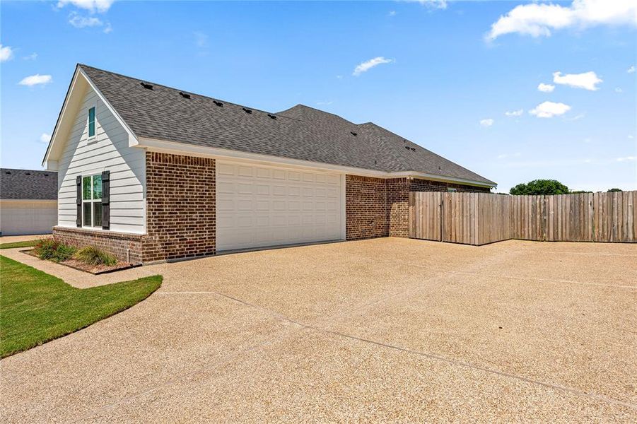 Exterior details and patio area of a home in , Waco (Image 27).