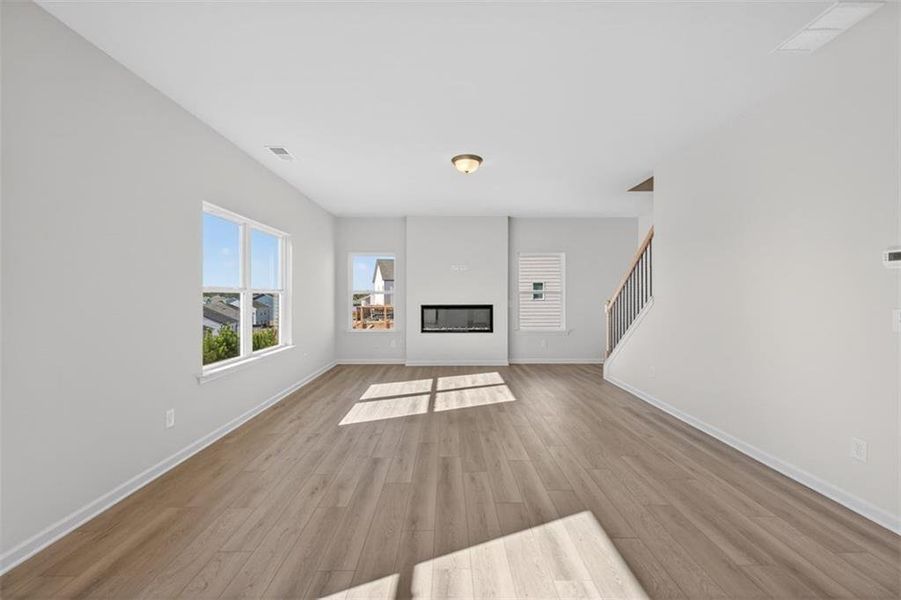 Spacious, unfurnished interior of a new home in Victoria Heights, Dallas (Image 35).