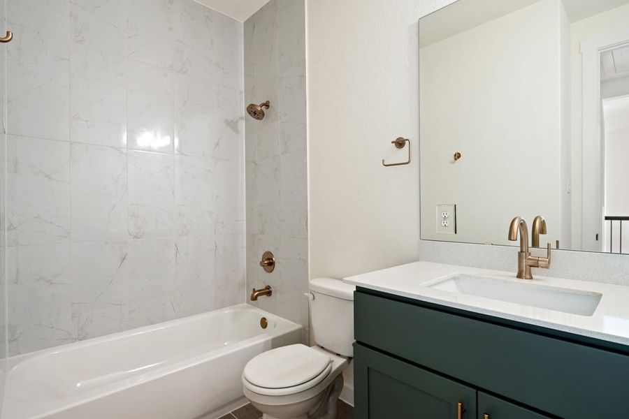 Image 46 of a home in Flora.