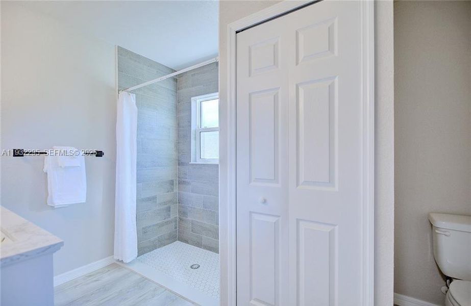 Furnished interior view inside a new home in , Avon Park (Image 11).