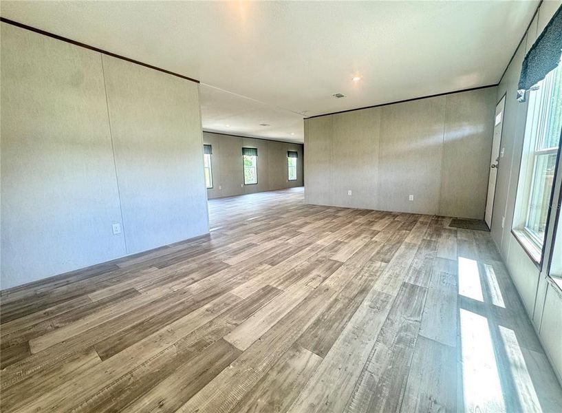 Spacious, unfurnished interior of a new home in , Lakeland (Image 19).