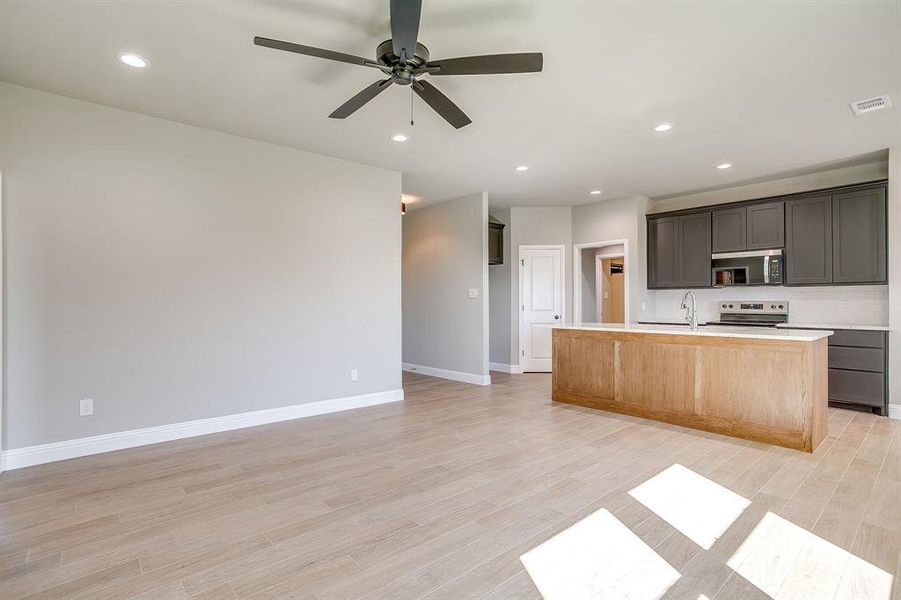 Spacious, unfurnished interior of a new home in , Palmer (Image 27).