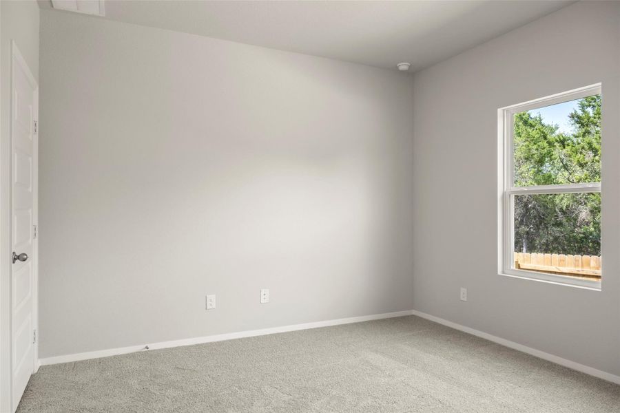 Spacious, unfurnished interior of a new home in Cloverleaf, Austin (Image 27).