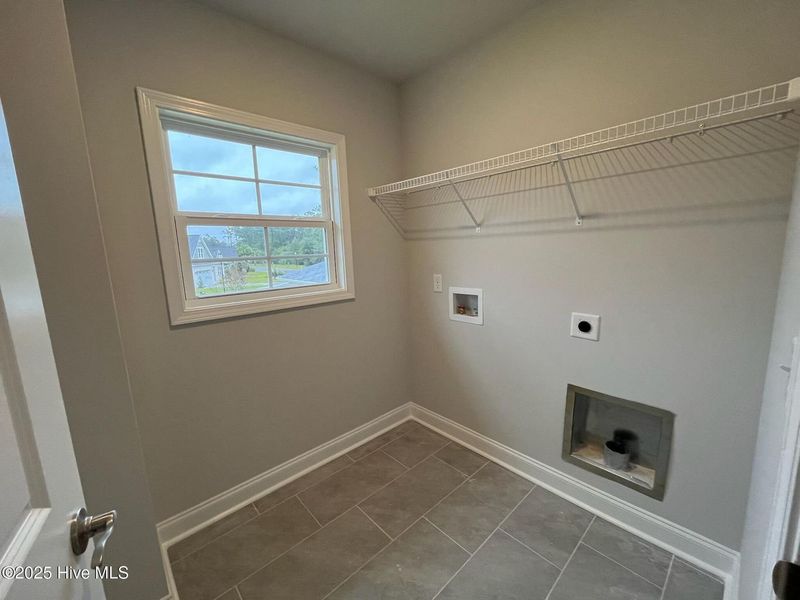 Spacious, unfurnished interior of a new home in Palmetto Creek, Bolivia (Image 26).